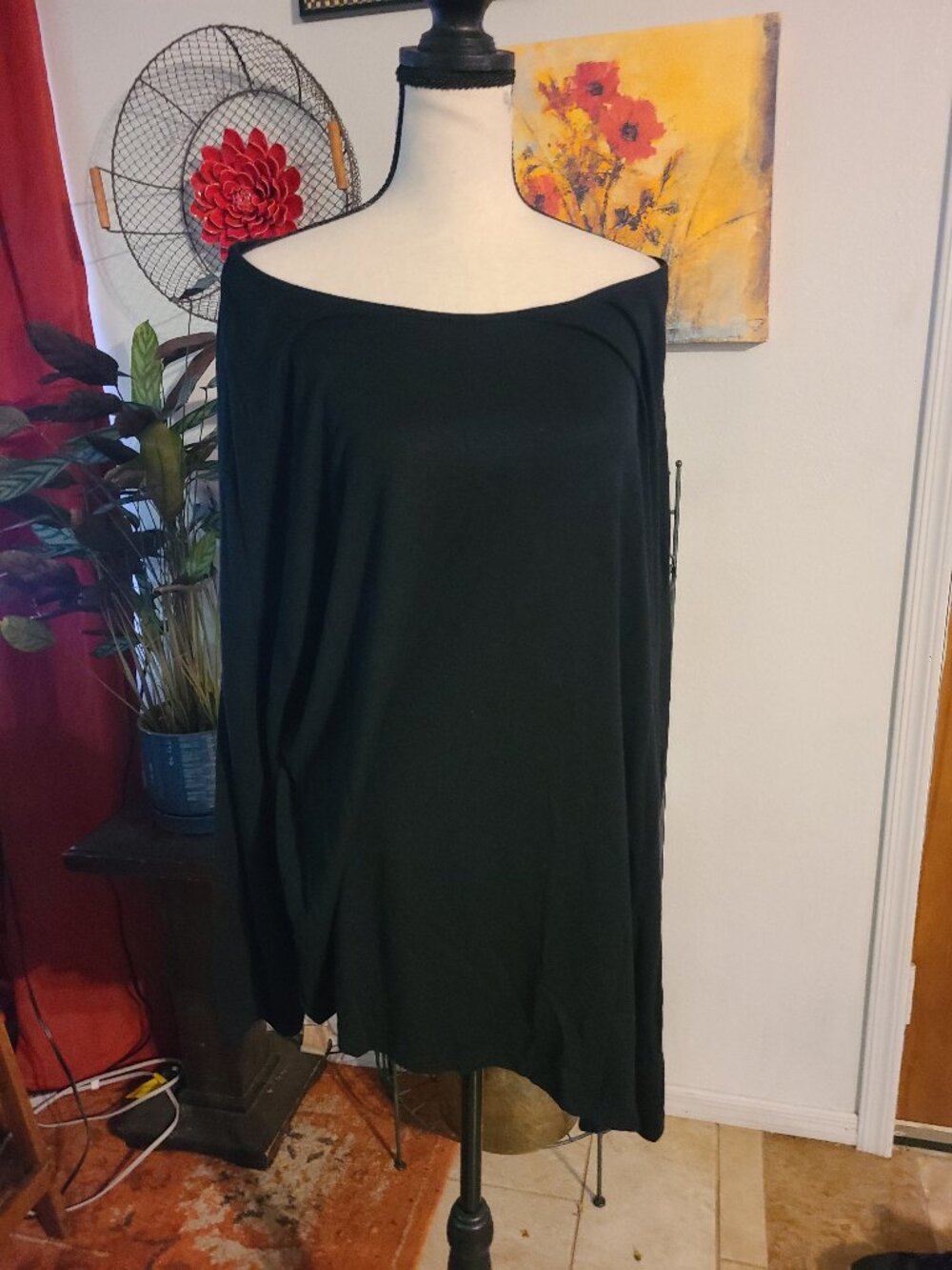 Umgee Tunic Top Women's 1X Black Asymmetrical Hem Oversized Minimalist